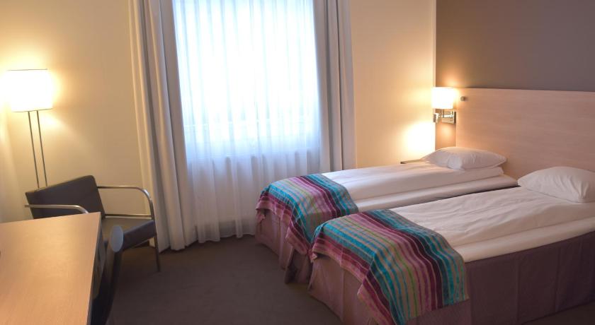 صورة غرفة قياسية توأم (Standard Twin Room) 4