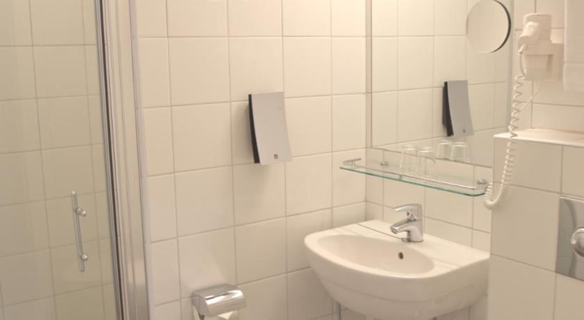 صورة غرفة قياسية توأم (Standard Twin Room) 2