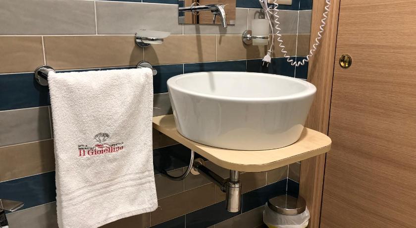 Image of Double Room with Private Bathroom 3