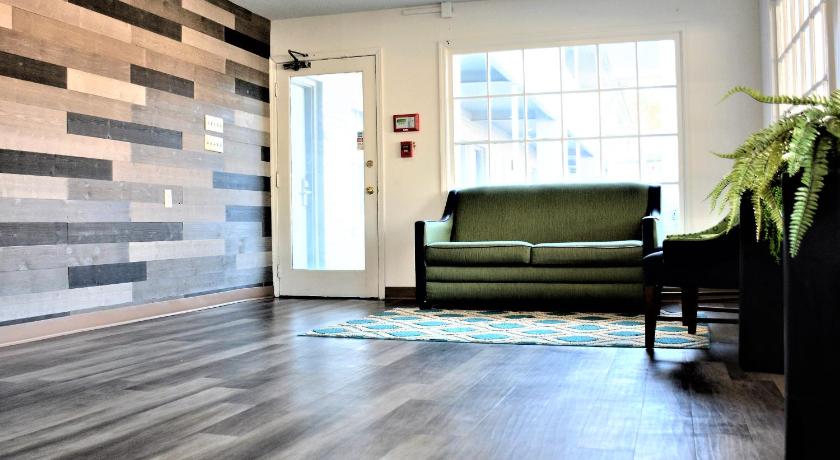 Travelodge by Wyndham Walterboro photo