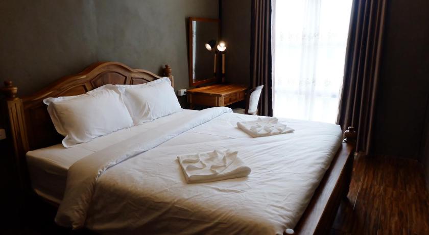 Image of Private Double Room with Shared Bathroom 3