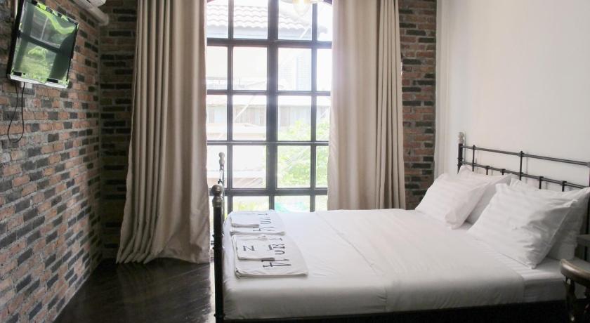 Bangkok J No.14 3-Star Hotel suite