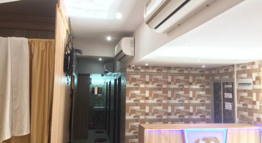 Hotel Golden Palace Guest House & Dormitory photo