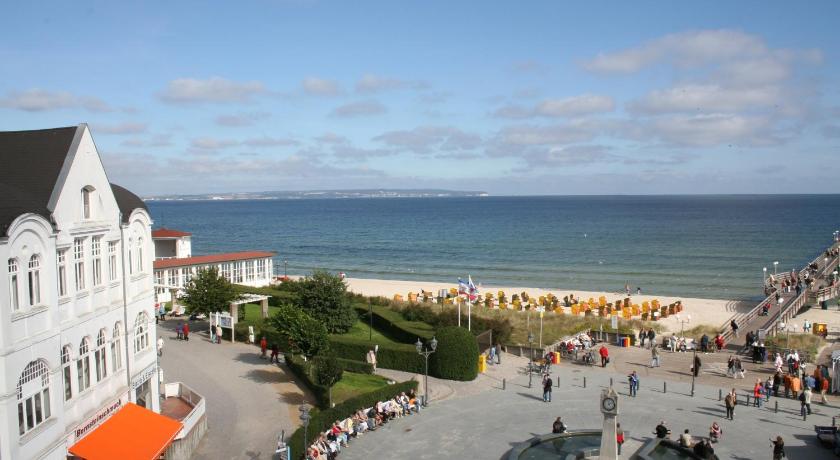 Image of Double room with balcony seaside/Main road 17