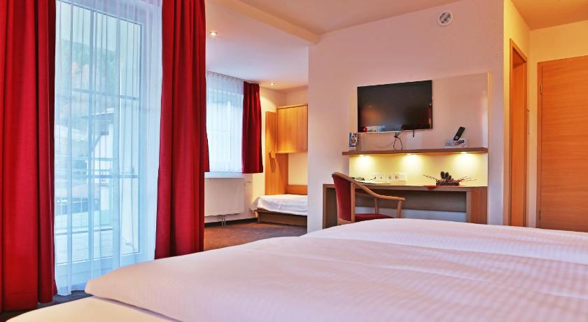 Hotel Rossle Berneck photo