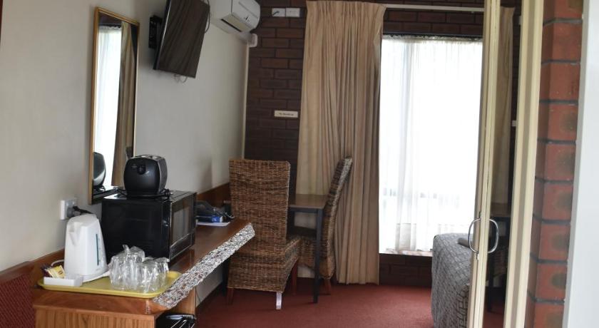 Mount Barker Valley Views Motel & Chalets, Western Australia photo