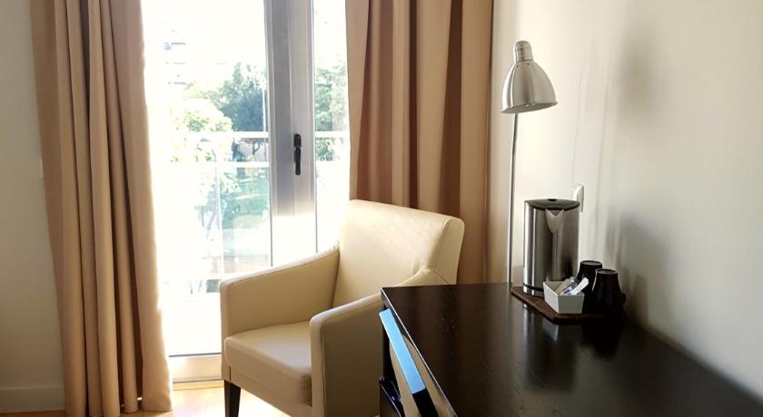รูปของซูพีเรีย เตียงใหญ่หรือเตียงแฝด มีระเบียง (Superior Double or Twin Room with Balcony) 9