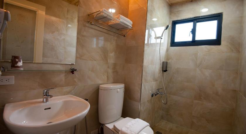 Image of Standard King Room 2