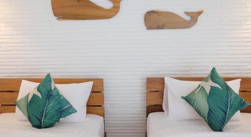 Image of Deluxe Twin Room with Balcony 7