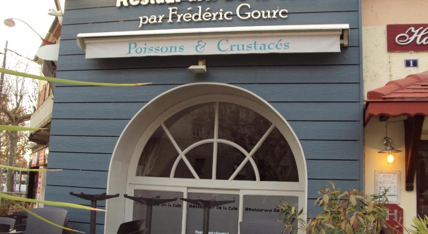 ヴィルヌーヴ＝シュル＝ロット Hotel des Remparts 2つ星 ホテル レストラン