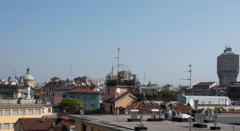 LUXURIOUS 4BDR PENTHOUSE NEAR DUOMO CATHEDRAL photo