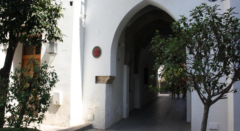 Coliseo Premium Apartment — Hotel in Seville