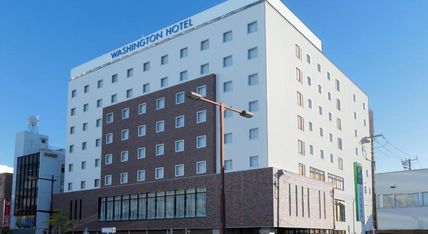 a large building with a clock on the front of it, Kisarazu Washington Hotel in Kisarazu