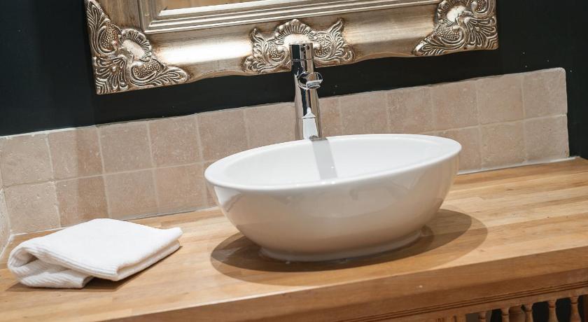 Image of Apartment 27