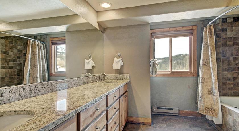 Image of 3 Bedroom Condominium 2