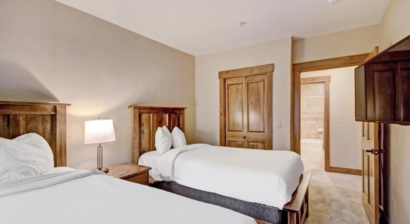 Image of 2 Bedroom Townhome  Bedding Guaranteed 11