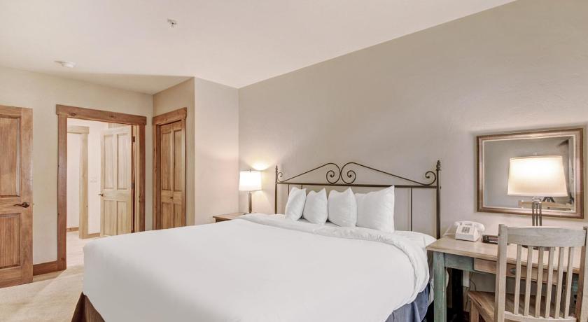 Image of 2 Bedroom Condominium  Bedding Guaranteed 0
