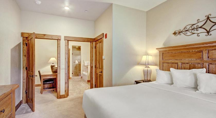 Image of 3 Bedroom Condominium 16