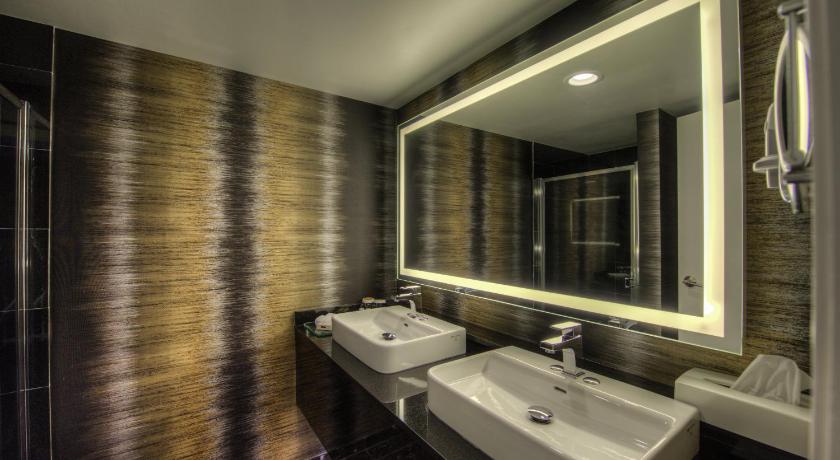 Executive Suites Hotel & Conference Center, Burnaby