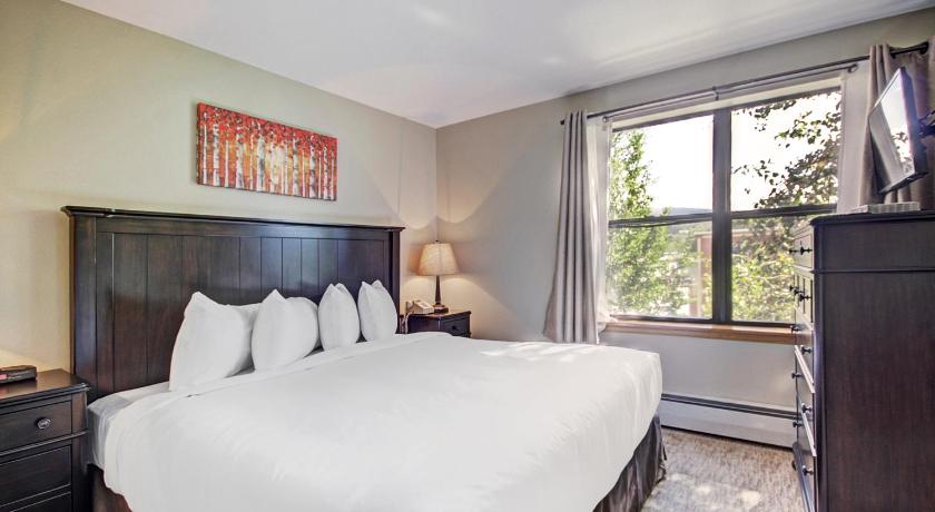 Image of Queen Room 0