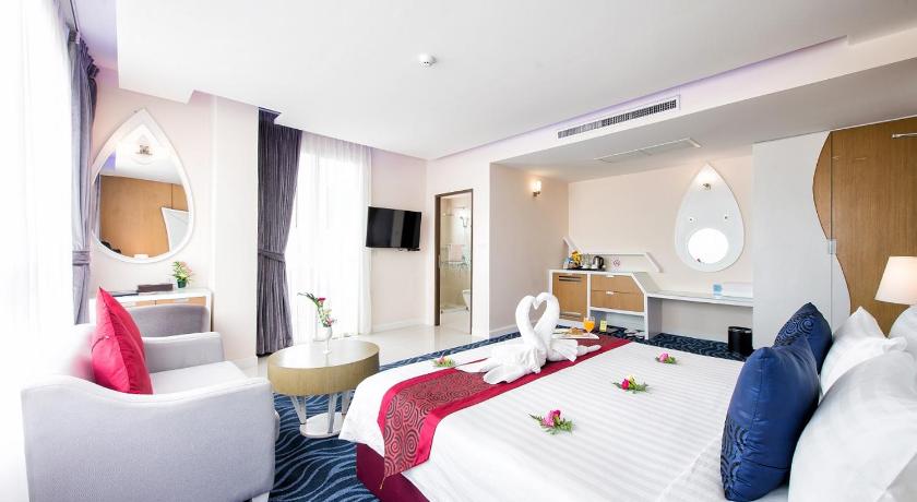 Image of Deluxe Double Bed 4