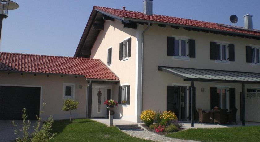 Ferienhof Nirschl — Hotel in Winzer