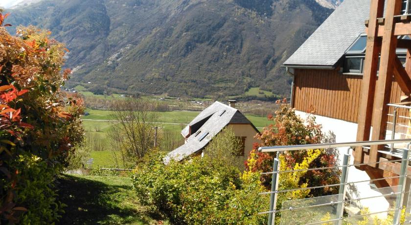 Les GITES DE CAMPARAN - gite "le GRAND CHALET AVEC SPA ET SAUNA" photo