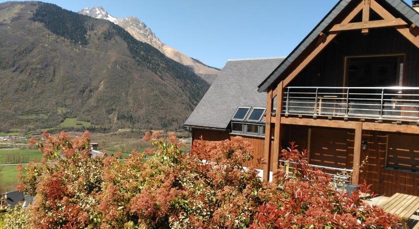 Les GITES DE CAMPARAN - gite "le GRAND CHALET AVEC SPA ET SAUNA" photo