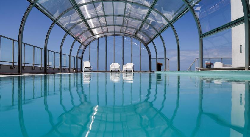 纳扎雷 Hotel Praia 4星级 酒店 泳池