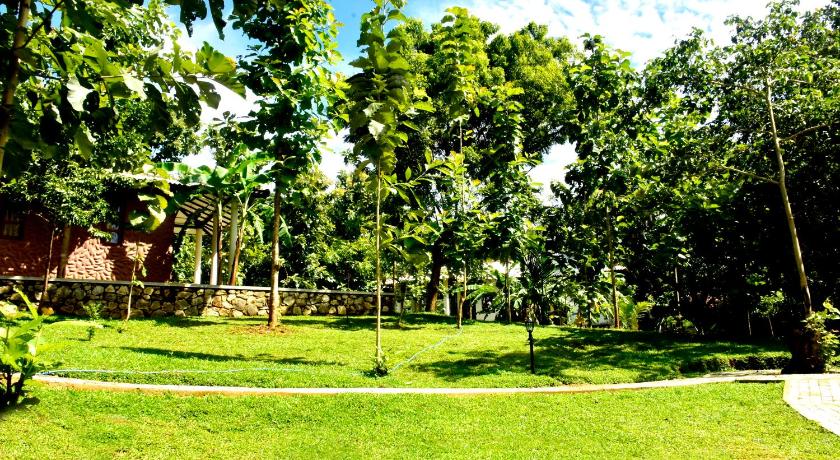 Safari Queens Resort photo