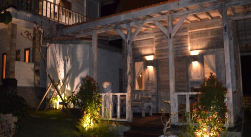 Image of Bungalow with Patio 1
