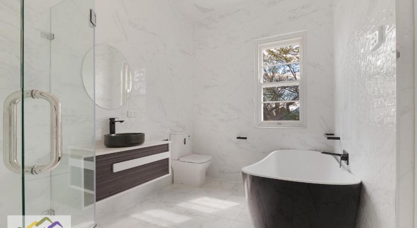 The Summit House photo