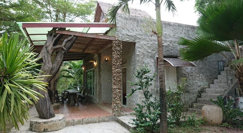 Image of Two-Bedroom House 12