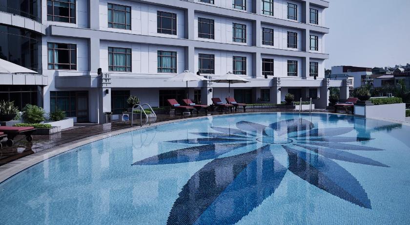 ハノイ Pullman Hanoi Hotel 4つ星 ホテル プール