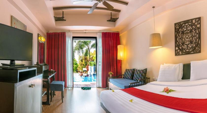 Image of Deluxe Pool Access 17