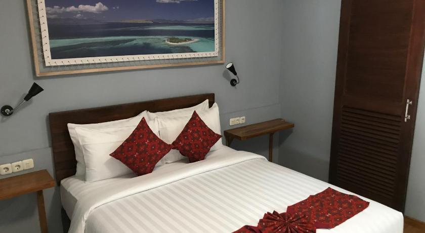 Deluxe Double Room with Balcony and Sea View, Wae Molas Hotel in Labuan Bajo
