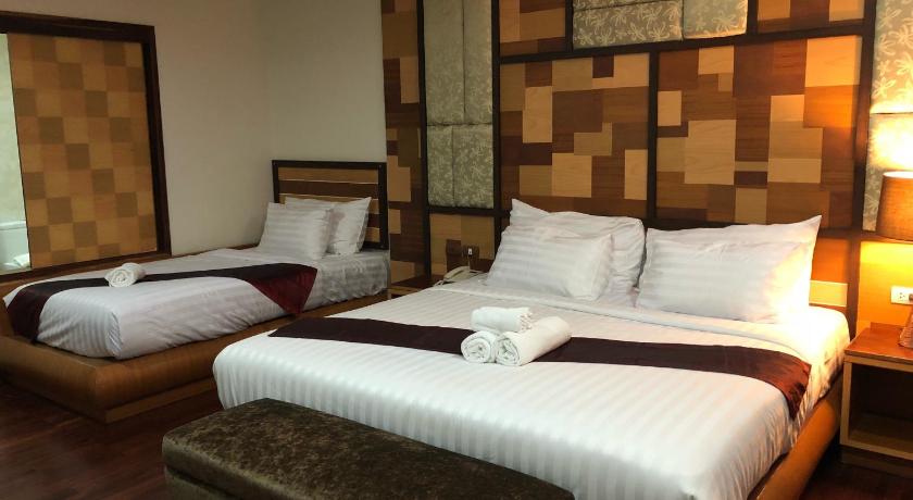 Image of Junior Triple Suite Room 17