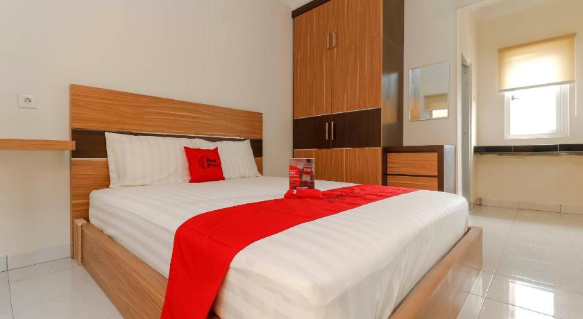 RedDoorz Plus near Palembang Square Mall