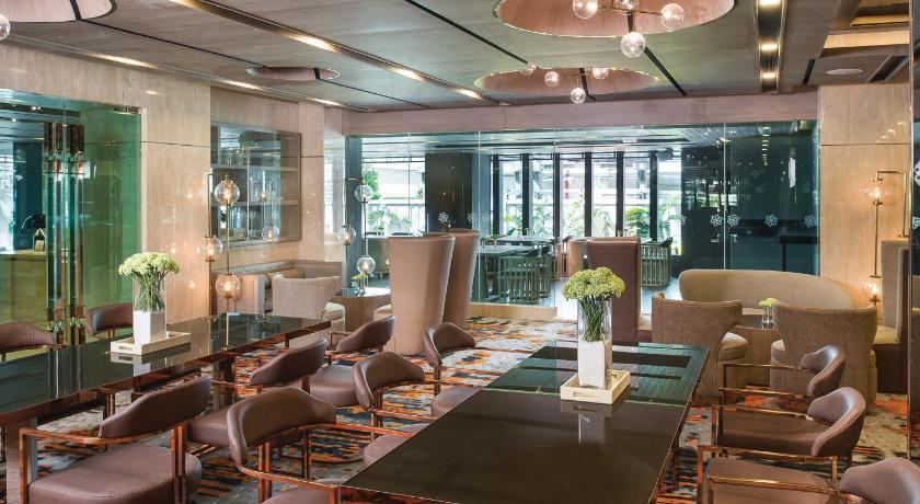 バンコク Solitaire Bangkok Sukhumvit 11 4つ星 ホテル 外観