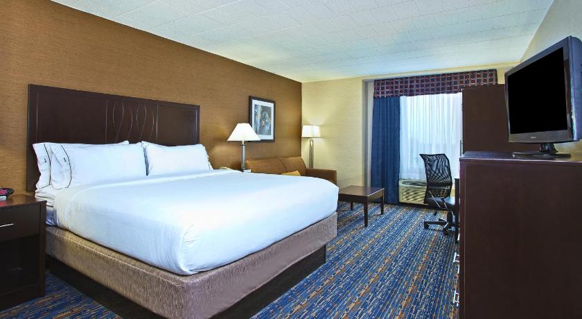 Holiday Inn Express and Suites Pittsburgh West Mifflin