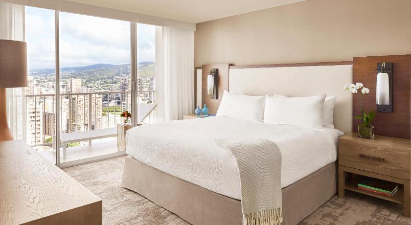 Image of Waikiki Mountain View 1 King 1