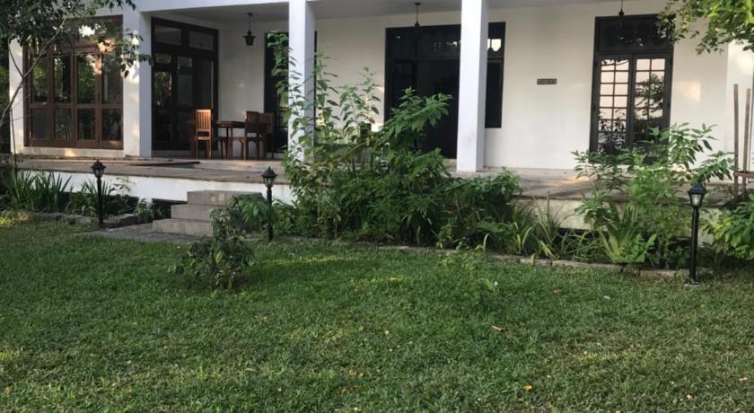 Villa by the Lake Bolgoda, Moratuwa-Colombo photo