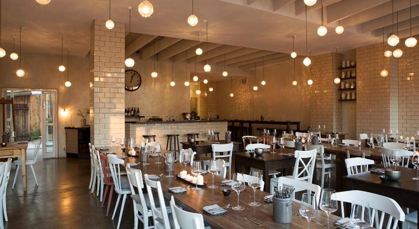 ベルリン Michelberger Hotel ホテル プール