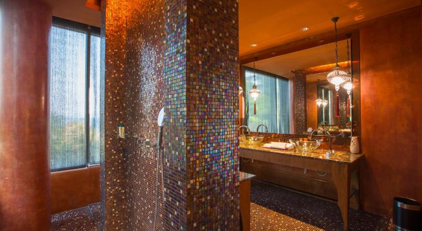 Image of Oceanfront Suite with In-Room Jacuzzi 16