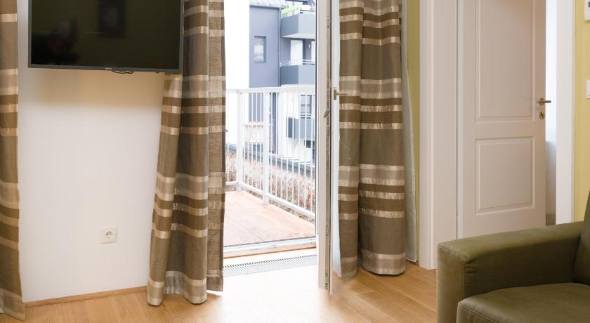 Image of One-Bedroom Apartment 7