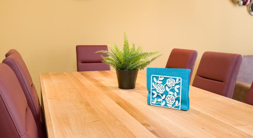 Image of Three-Bedroom Apartment 17