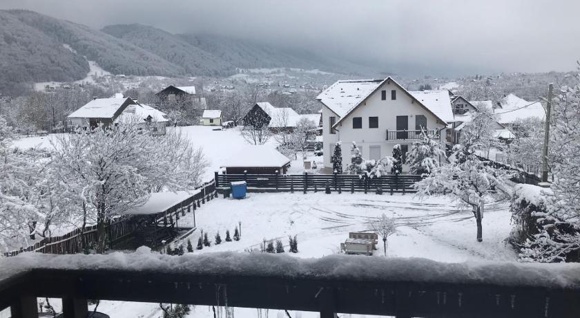 Pensiunea Cerbul Carpatin photo