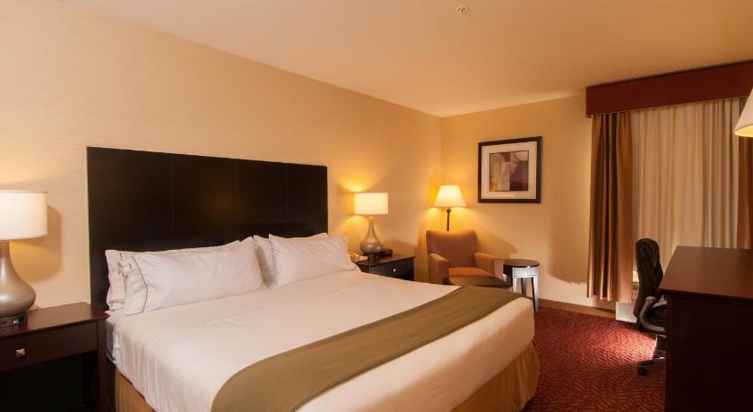 Holiday Inn Express Vernon-Manchester