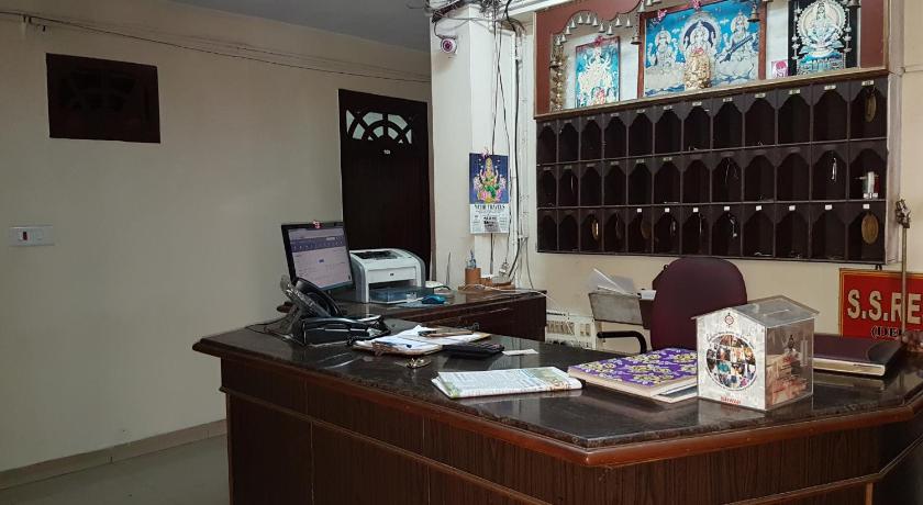 Hotel Sorrento Guest house Anna Nagar East Metro Shenoy Nagar metro budget monthly daily rooms – Chennai, IL