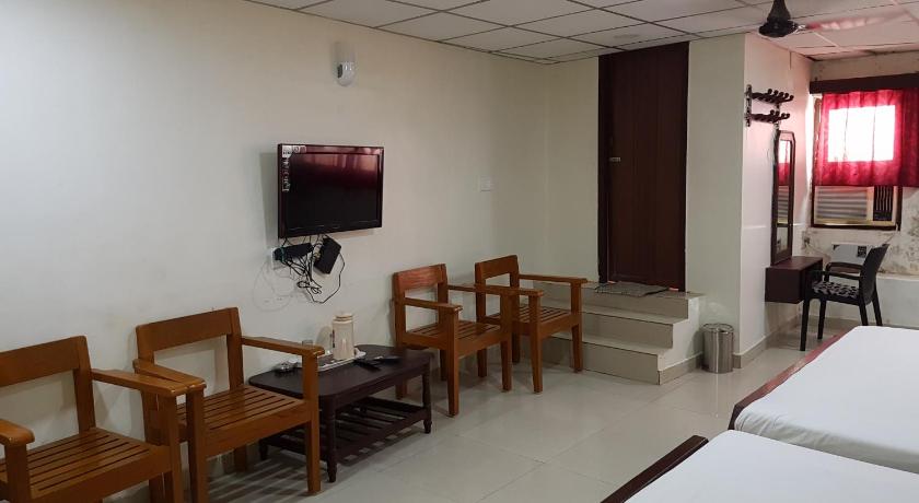 Hotel Sorrento Guest house Anna Nagar East Metro Shenoy Nagar metro budget monthly daily rooms – Chennai, IL